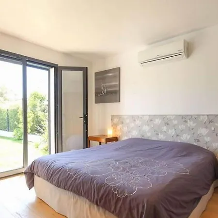 Holiday home Inviting Holiday In With Private Pool